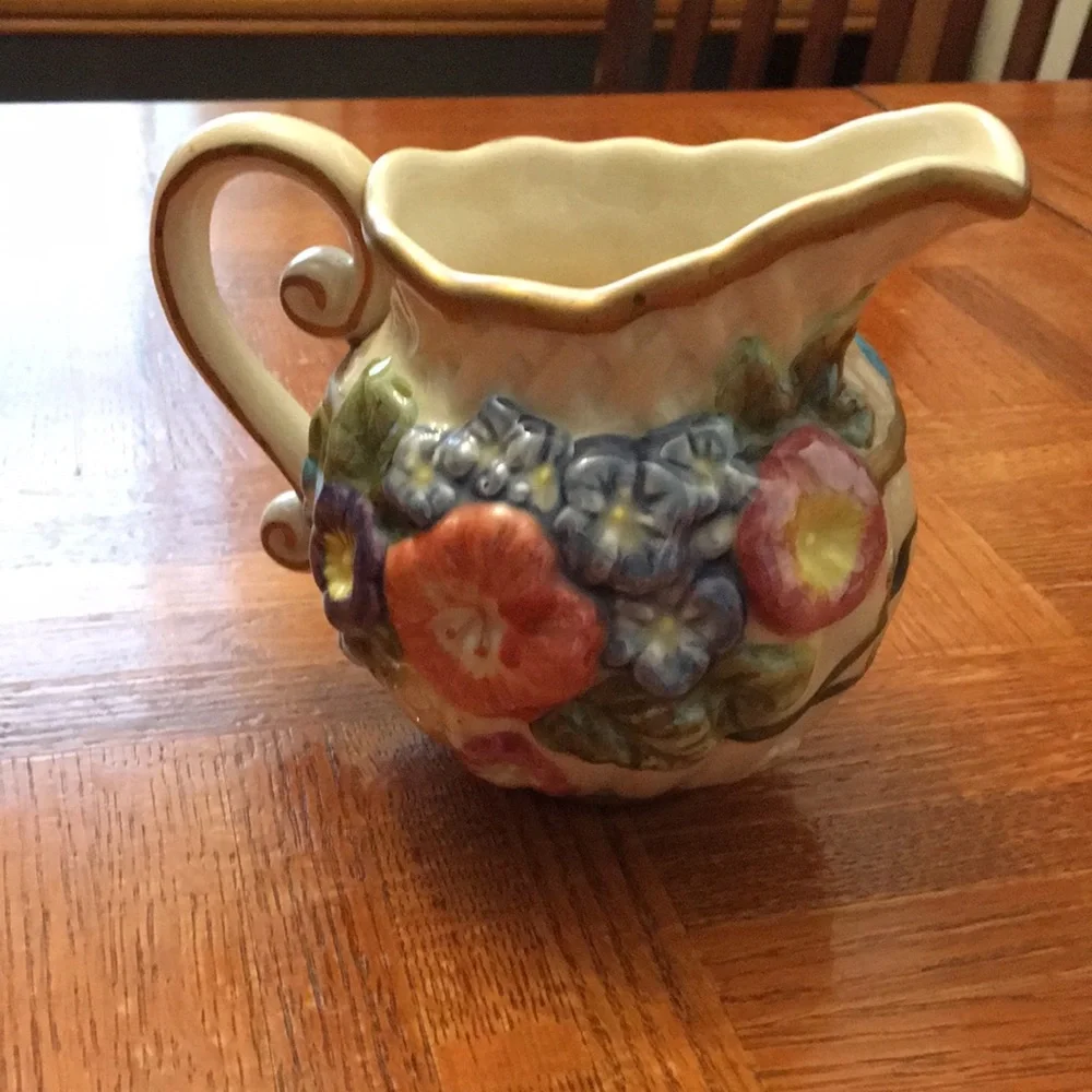 🥨TRADED🥨 Vintage Ceramic Pitcher💐Cottagecore Decor💐 - Picture 1 of 11